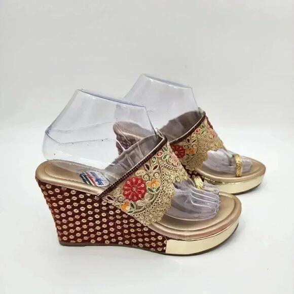 Gold Heels Platform Block High Red Bridal Embroidered Embellished Sandals Size 7 - Picture 2 of 5